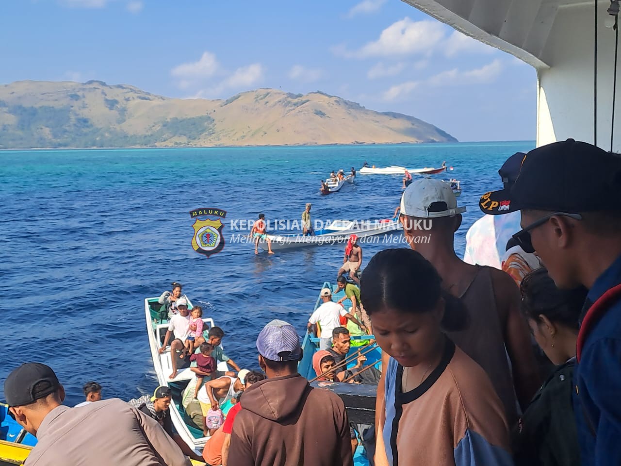 Polsek Mdona Hyera Amankan dan Layani Aktifitas Warga di Perairan Laut Pulau Luang