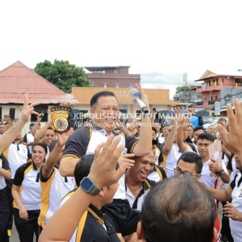 Olahraga Bersama Kapolda Maluku dengan Personil Polresta Ambon