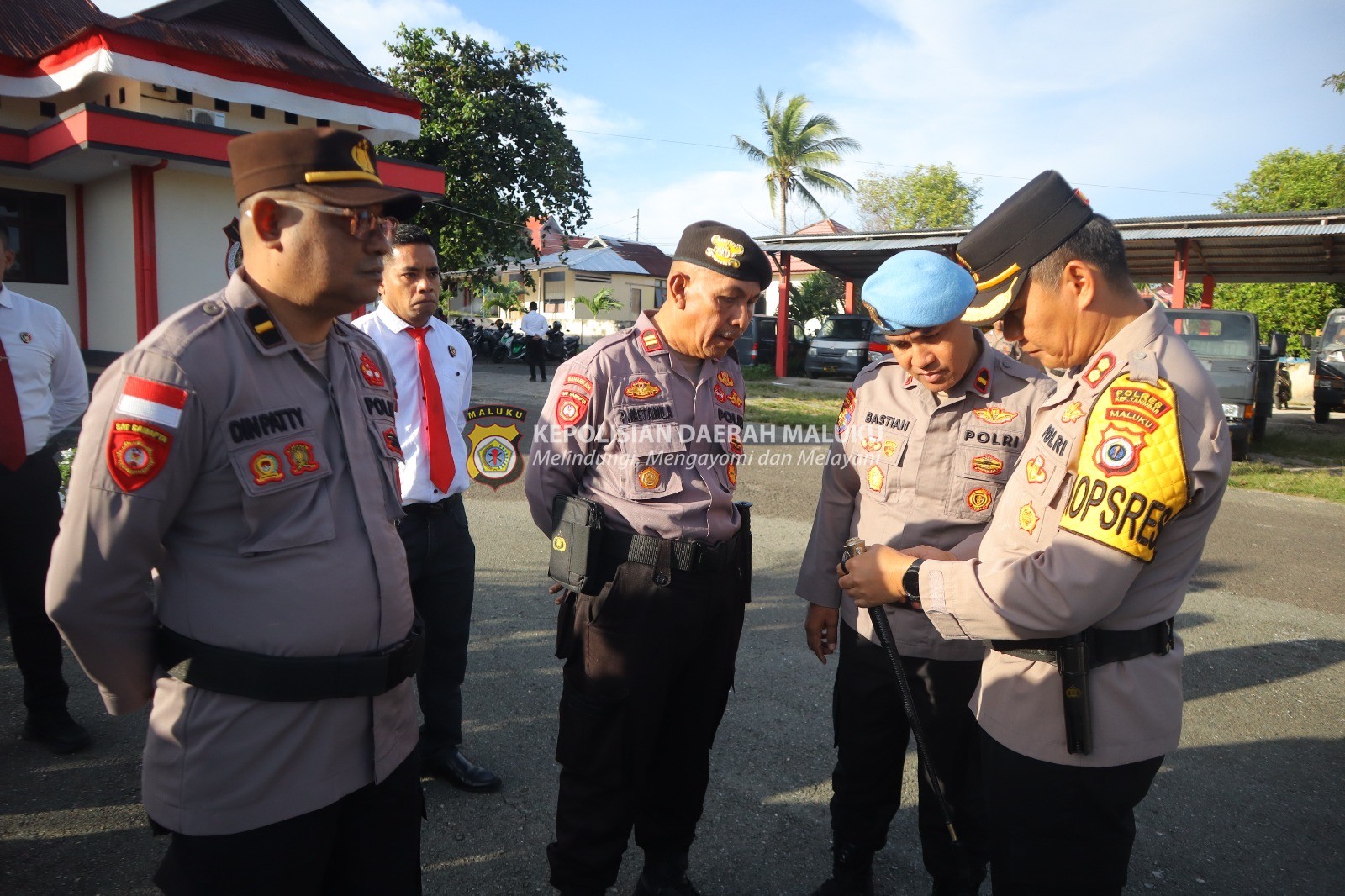 Cegah Judi Online, Kapolres Kepulauan Tanimbar lakukan razia terhadap HP milik para Perwira