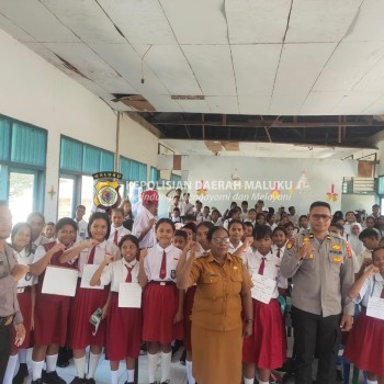 Polsek Tepa Sosialisasikan Bullying Kepada Warga Sekolah SMP Negeri 1 Pulau-Pulau Babar