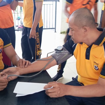 Cek Kesehatan Personil Yang Akan Mengikuti Kesemaptaan, Dokkes Polres Buru Selatan Laksanakan Rikkes Bagi Personil