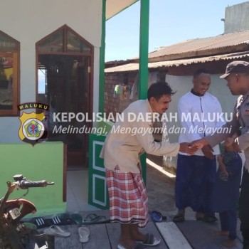 Ibadah Sholat Jumat Berikan Sinyal Hadirnya Polsek Wetar Guna Berikan Pengamanan