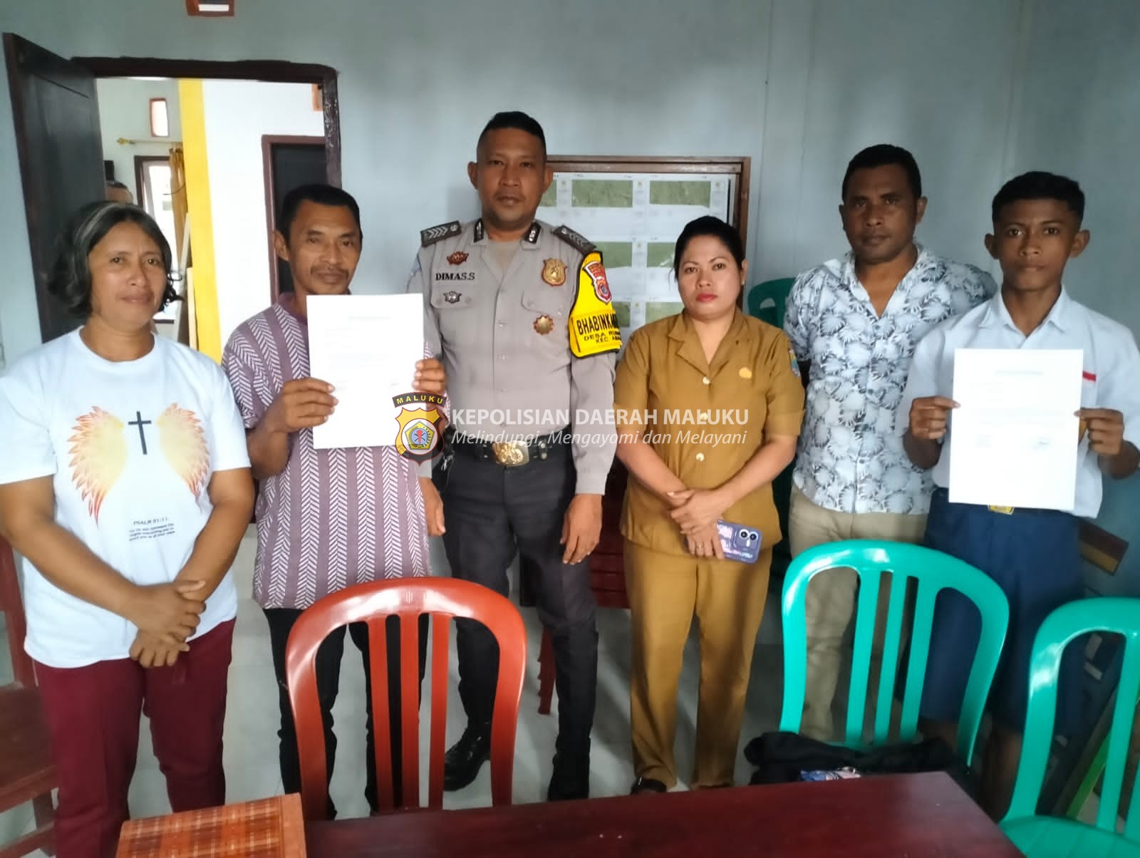 Bhabinkamtibmas Melaksanakan Mediasi Penyelesaian Masalah Warga Dengan Cara Problem Solving