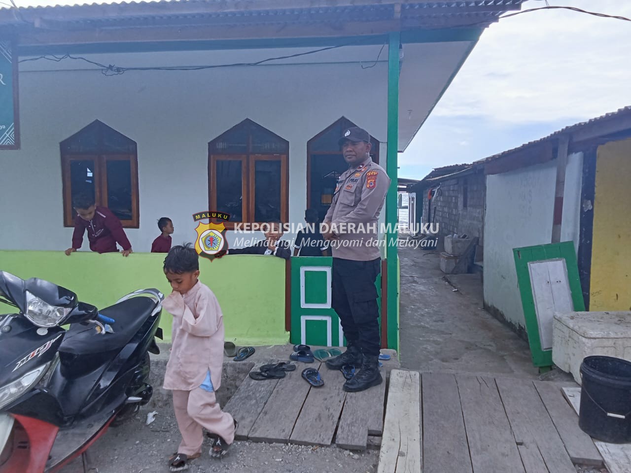 Ibadah Sholat Jumat Berikan Sinyal Hadirnya Polsek Wetar Untuk Lakukan Pengamanan