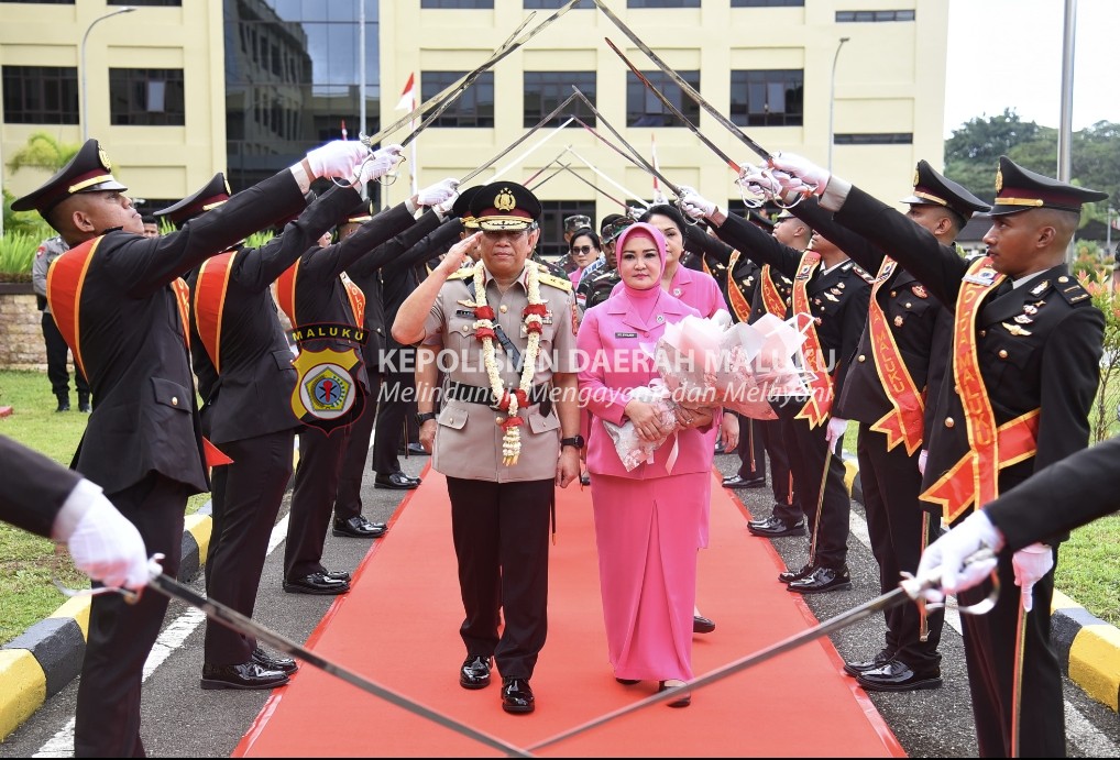 Kapolda Maluku Lepas Irjen Lotharia Latif