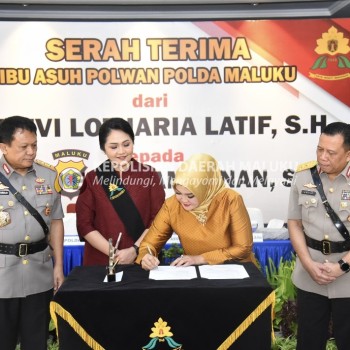 Sertijab Ibu Asuh Polwan Ny. Helen Eddy Tambunan, S.Kom, Resmi Jabat Ibu Asuh Polwan Polda Maluku