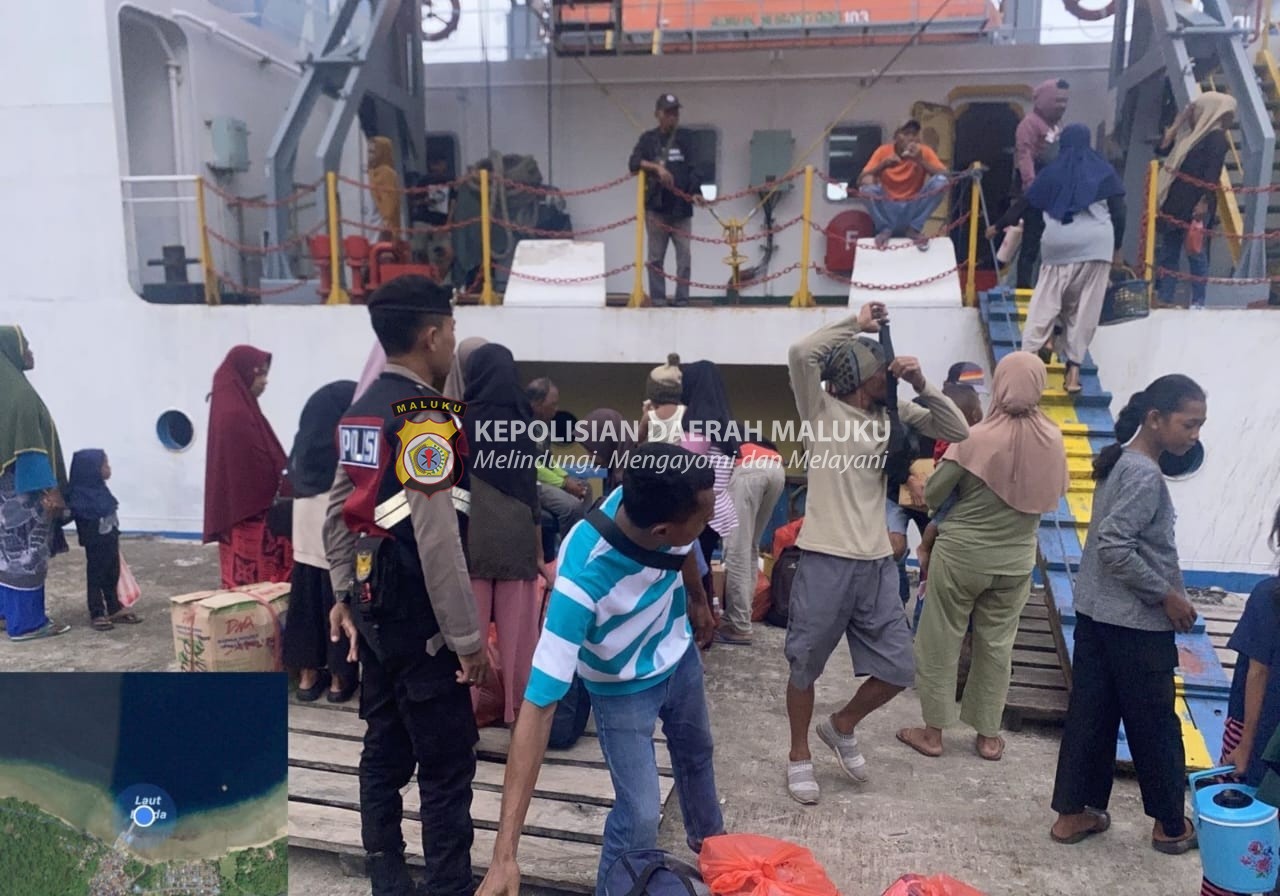 Polsek Ambalau Melaksanakan Pengamanan Embarkasi/Debarkasi di Pelabuhan Ambalau