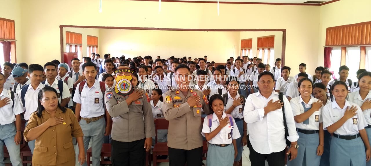 Kapolsek Kairatu Sosialisasi Bahaya Kenakalan Remaja Dan Narkoba Kepada Siswa