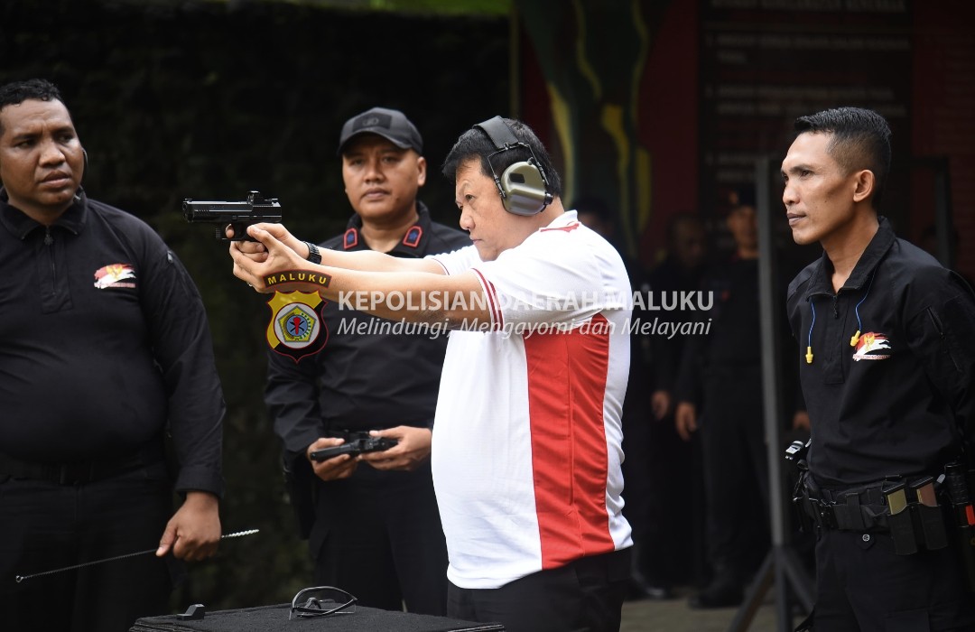 Kapolda Maluku Pimpin Latihan Menembak, Tingkatkan Ketrampilan Personel