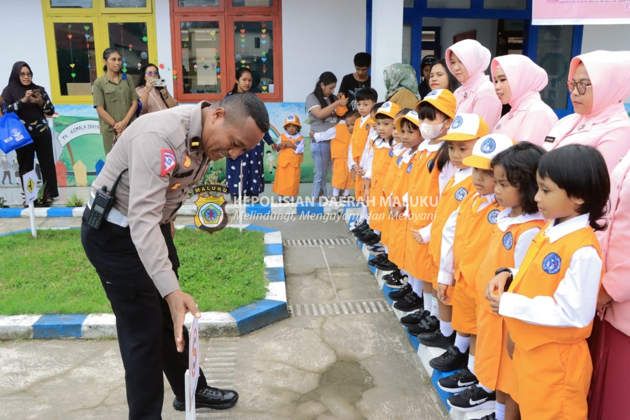Kenalkan Rambu Lalu Lintas Pada Anak, Sat Lantas Ambon Laksanakan 