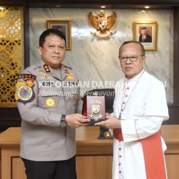 Kapolda Maluku Terima Kunjungan Silaturahmi dari Uskup Pastoral Khusus TNI dan Polri