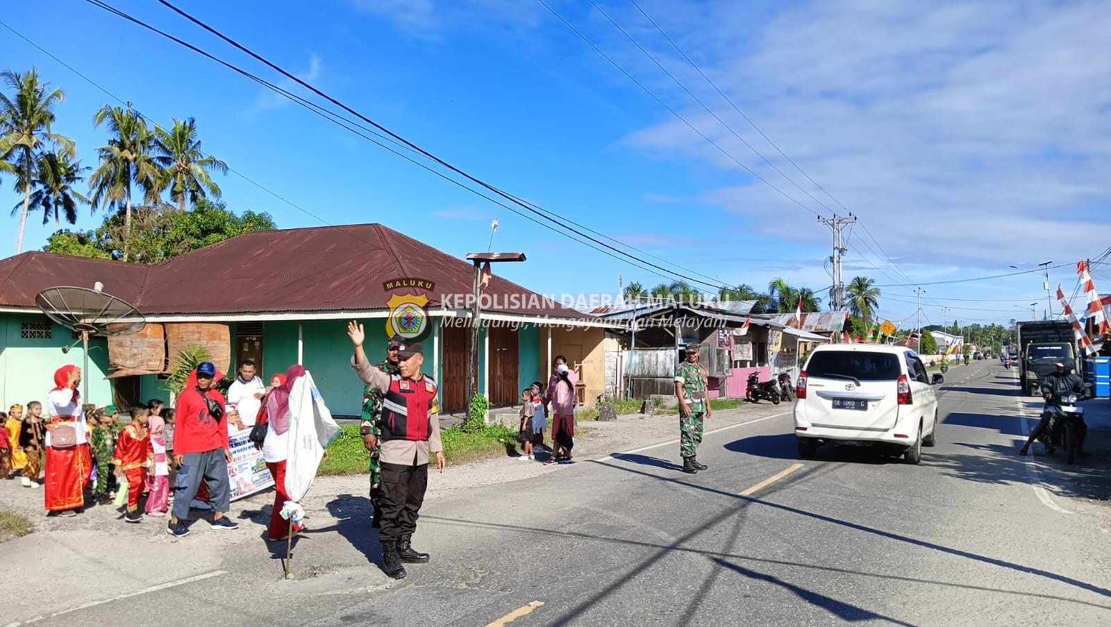 Sinergitas TNI-Polri Memberikan Pengamanan Kegiatan Karnaval HUT RI ke-79