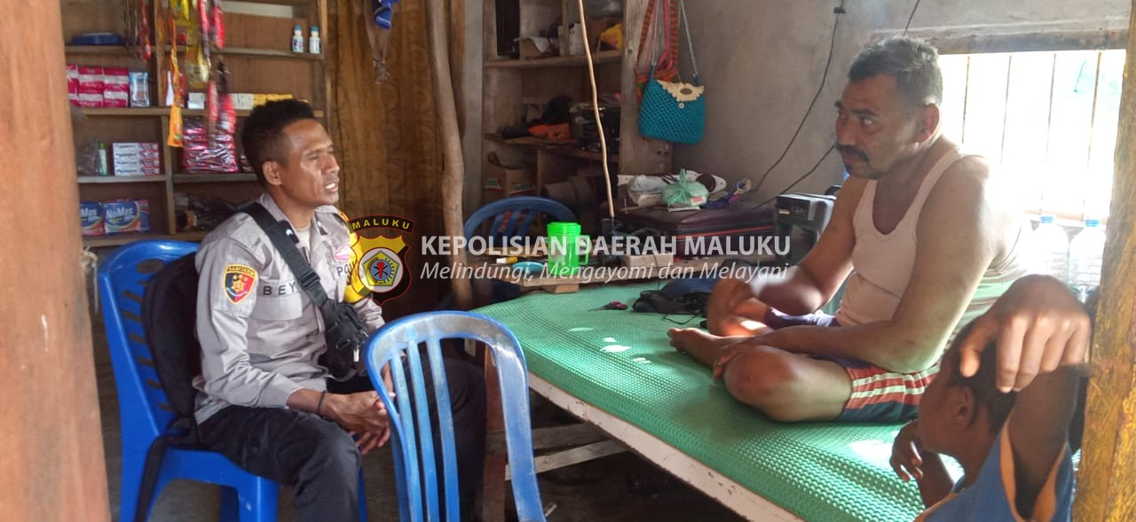 Bhabinkamtibmas Lakukan Pendekatan Persuasif Dengan Warga Demi Wujudkan Stabilitas Kamtibmas
