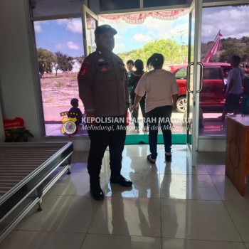 Polsek Kisar Amankan Bandara, Pantau Aktifitas Penumpang Demi Stabilkan Situasi Kamtibmas