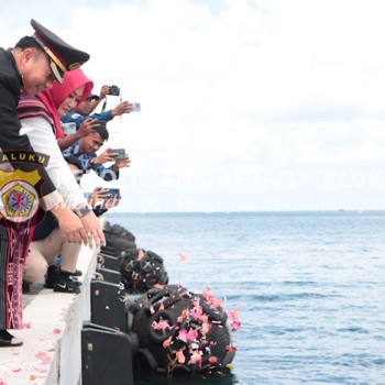 Usai peringatan detik-detik Proklamasi, Kapolres Kepulauan Tanimbar hadiri upacara larung dan tabur bunga