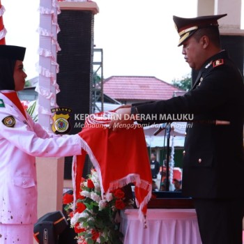 Kapolres SBT Pimpin Upacara Penurunan Bendera Hari Kemerdekaan RI ke-79 di SBT