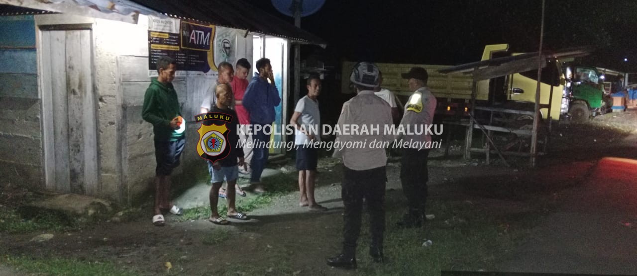 Cegah Gangguan Kamtibmas Polsek Leksula Melaksanakan Patroli Malam