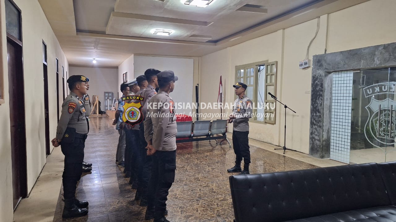 Apel Pengecekan Piket Fungsi Dan Piket Penjagaan Mako Polres Buru Selatan Oleh Pawas