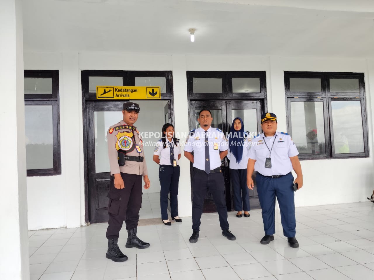 Personil KP3 Udara Melaksanakan Pengamanan Bandara Namrole