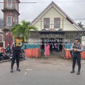 Sat Samapta Polres Buru Selatan Laksanakan Pengamanan Ibadah Di Gereja