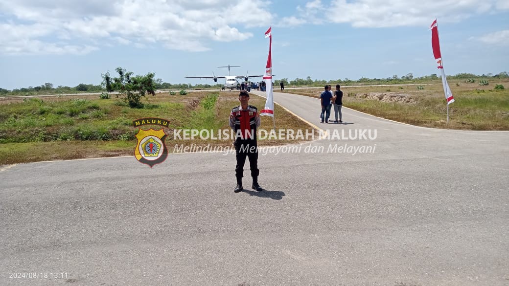 Polres MBD Layani Aktifitas Penumpang Saat Embarkasi Dan Debarkasi di Bandar Udara Yos Orno Imsula