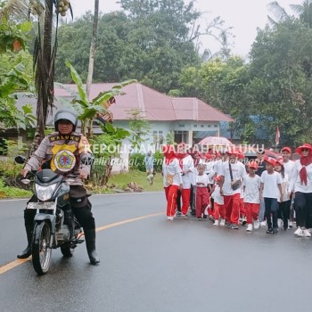 Bhabinkamtibmas Negeri Waai Lakukan Pengamanan Kegiatan Jalan Santai