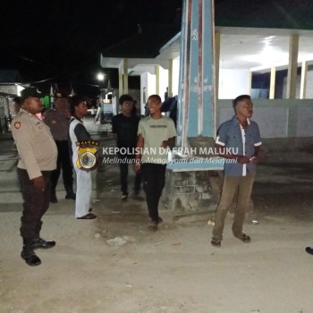 Cegah Gangguan Kamtibmas Di Malam Hari, Polsek Waesala Rutin Gelar Patroli KRYD