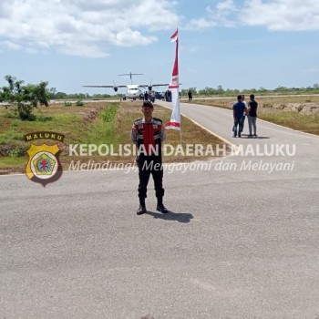 Polres MBD Layani Aktifitas Penumpang Saat Embarkasi Dan Debarkasi di Bandar Udara Yos Orno Imsula