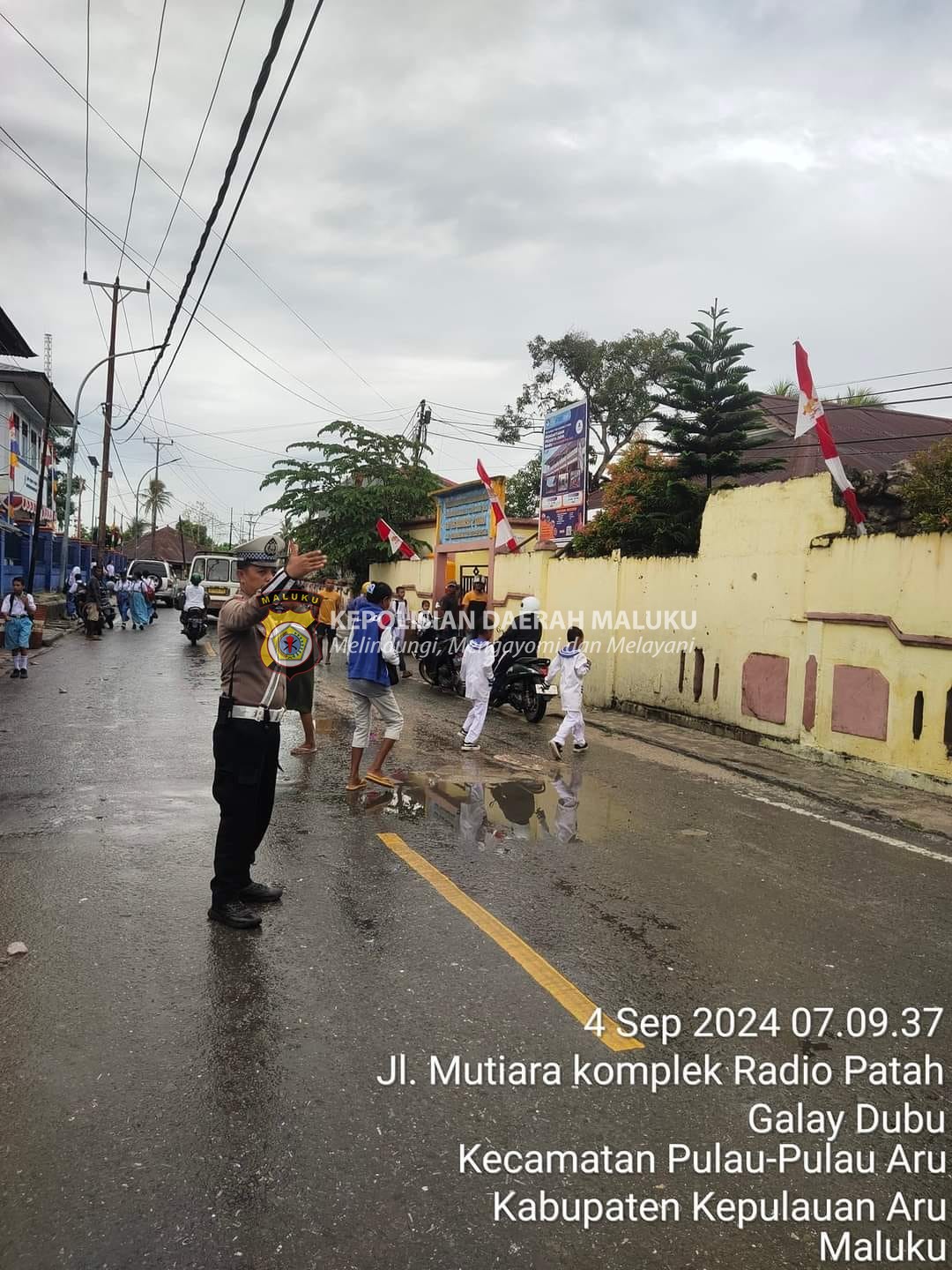 Ciptakan suasana Aman Lancar Sat Lantas Polres Kepulauan Aru Laksanakan Pengaturan.