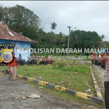 Pengamanan Cipta Kondisi di Dermaga Feri Wainana Negeri Kailolo oleh Bhabinkamtibmas