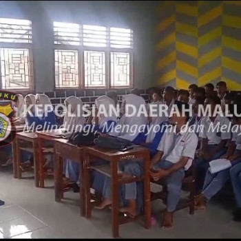 Cegah Kenakalan Remaja, Kanit Binmas Polsek Kairatu Adakan Police Goes To School