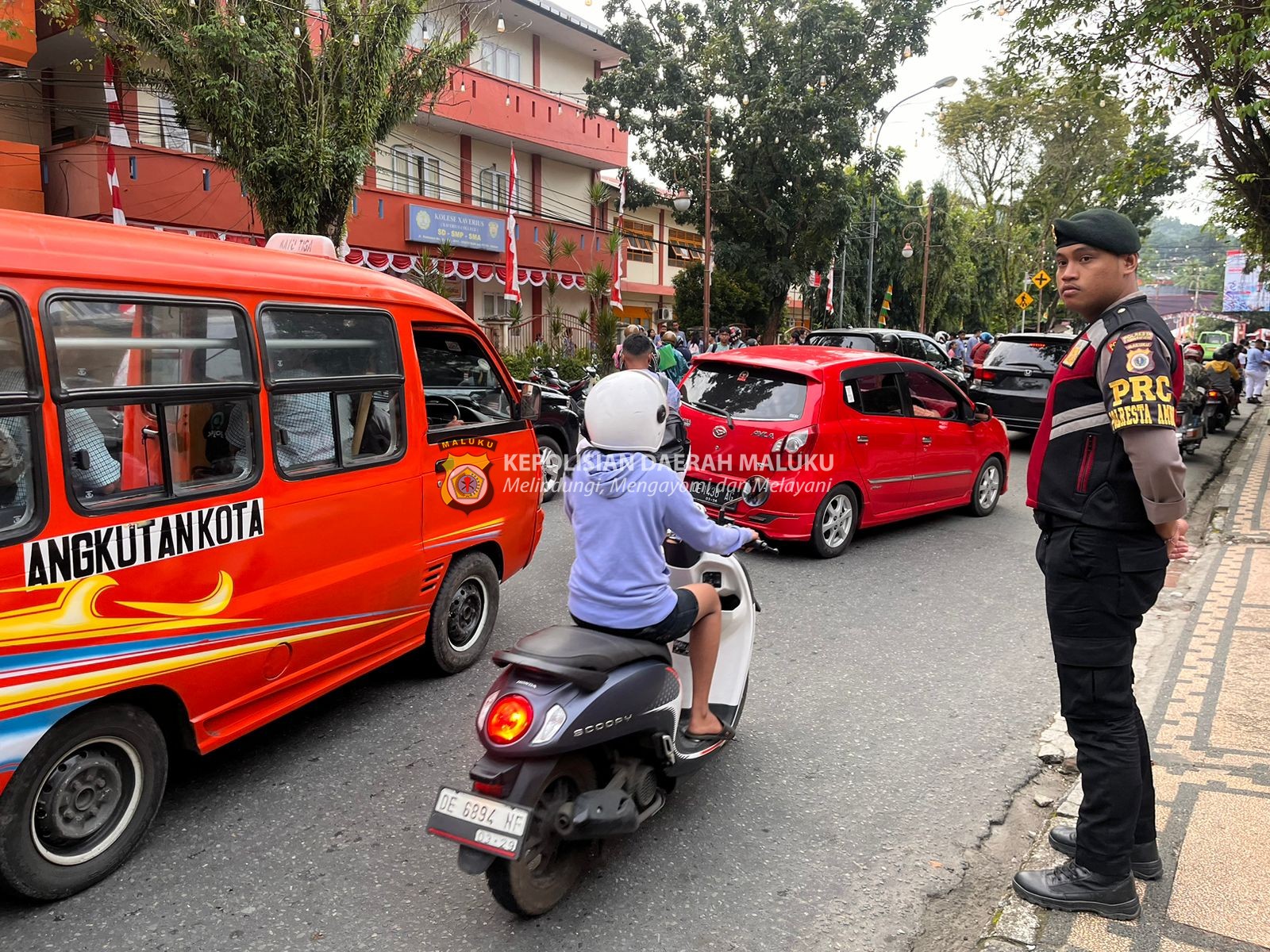 Sat Samapta Polresta Ambon Tingkatkan Pelayanan Melalui Pengaturan Lalu Lintas dan Himbauan Kamtibmas di Sekolah