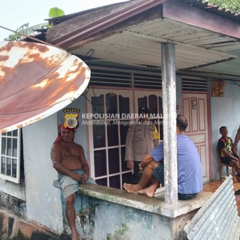 Bhabinkamtibmas Negeri Nalahia Laksanakan Sambang dan Berikan Himbauan Kamtibmas kepada Warga