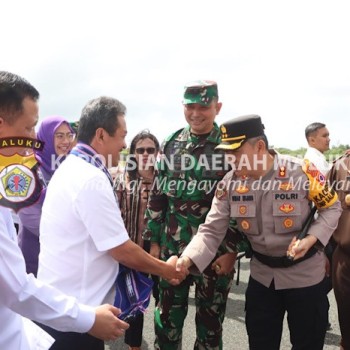 Bersama Forkopimda, Kapolres Kepulauan Tanimbar sambut kedatangan Menteri Kelautan dan Perikanan RI