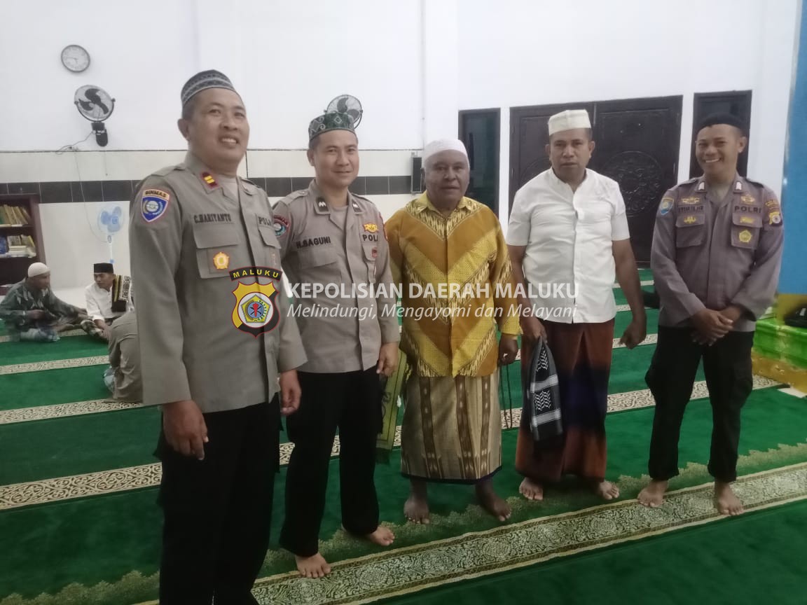 Laksanakan Kegiatan Cooling System, Sat Binmas Polres Malteng Sampaikan Himbauan Usai Sholat Subuh Berjamaah