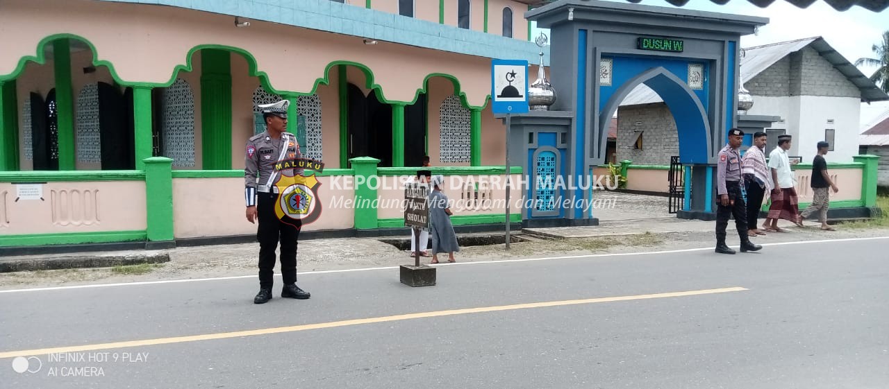 Polsek Kairatu Melaksanakan Giat Pengamanan Sholat Jumat Untuk Menjaga Ketertiban Dan Kedamaian Masyarakat Diwilayah Kecamatan Kairatu