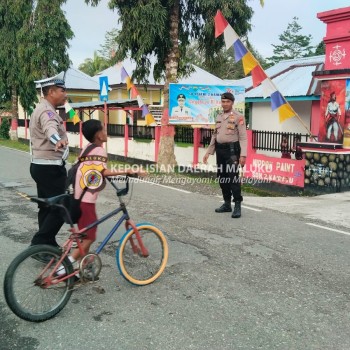 Personel Polsek Kairatu Laksanakan Patroli Dialogis dan Gatur Lalin