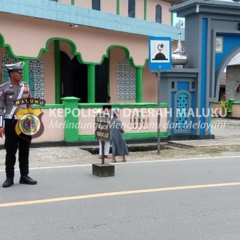 Polsek Kairatu Melaksanakan Giat Pengamanan Sholat Jumat Untuk Menjaga Ketertiban Dan Kedamaian Masyarakat Diwilayah Kecamatan Kairatu