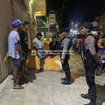 Patroli Malam Hari Satuan Samapta Polres Kepulauan Aru Ciptakan Situasi Aman Dan Kondusif.