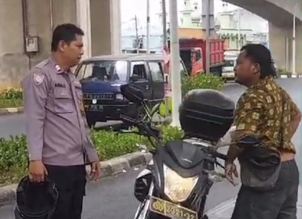 Kapolri Beri Tiket Sekolah Bhabinkamtibmas Aiptu Agus yang Amankan Pria Bersajam di Jaktim