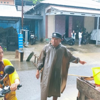 Diguyur Hujan Lebat, Polres SBT Siagakan Personel Antisipasi Banjir