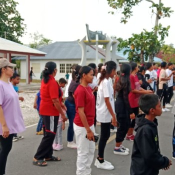 Polsek Babar Timur Bersama Warga Gereja Jalan Santai Meriahkan HUT GPM Ke-89 Tahun 2024