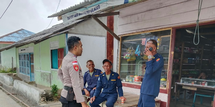 Sambangi Linmas, Bhabinkamtibmas Waturu ajak ciptakan Pemilu Damai