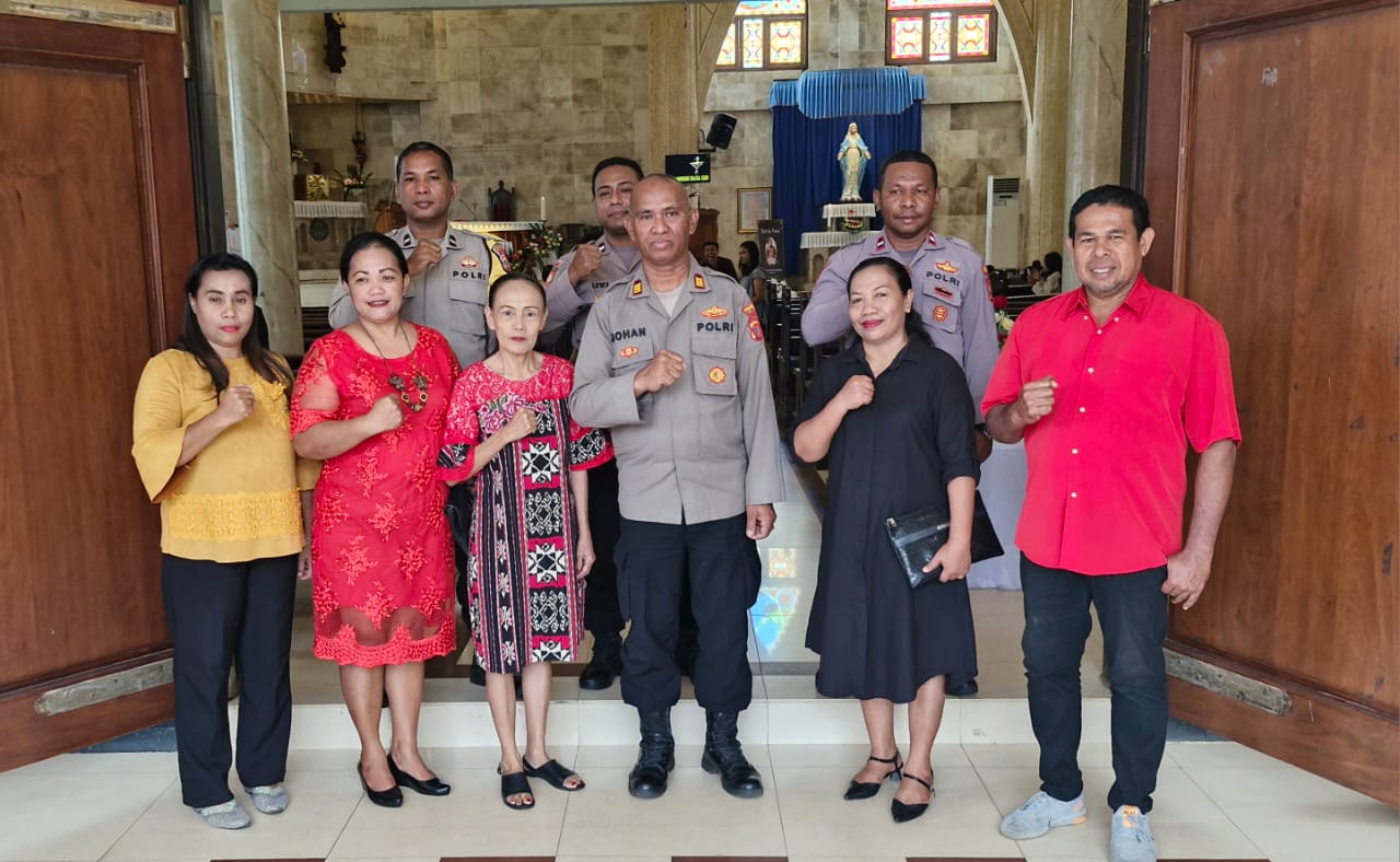 Kapolsek Nusaniwe Gelar Kegiatan Minggu Kasih di Gereja Katholik Santa Maria Bintang Laut