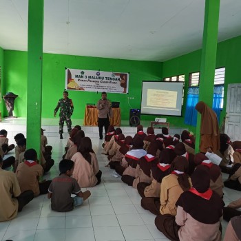 Bhabinkamtibmas dan Babinsa Negeri Siri Sori Islam Berikan Materi Sandi Semaphore dan Morse pada Kegiatan Kemah Pramuka GUDEP ELHAU