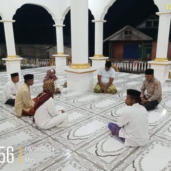 Polsek Ambalau Laksanakan Sholat Subuh Keliling Dalam Rangka Operasi Mantap Praja Salawaku 2024