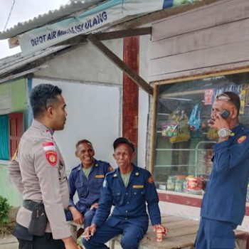 Sambangi Linmas, Bhabinkamtibmas Waturu ajak ciptakan Pemilu Damai