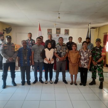 Polsek Wetar dan Koramil 1511-06 Wetar Amankan Rapat Pleno Pada Tingkat Kecamatan Wetar Selatan