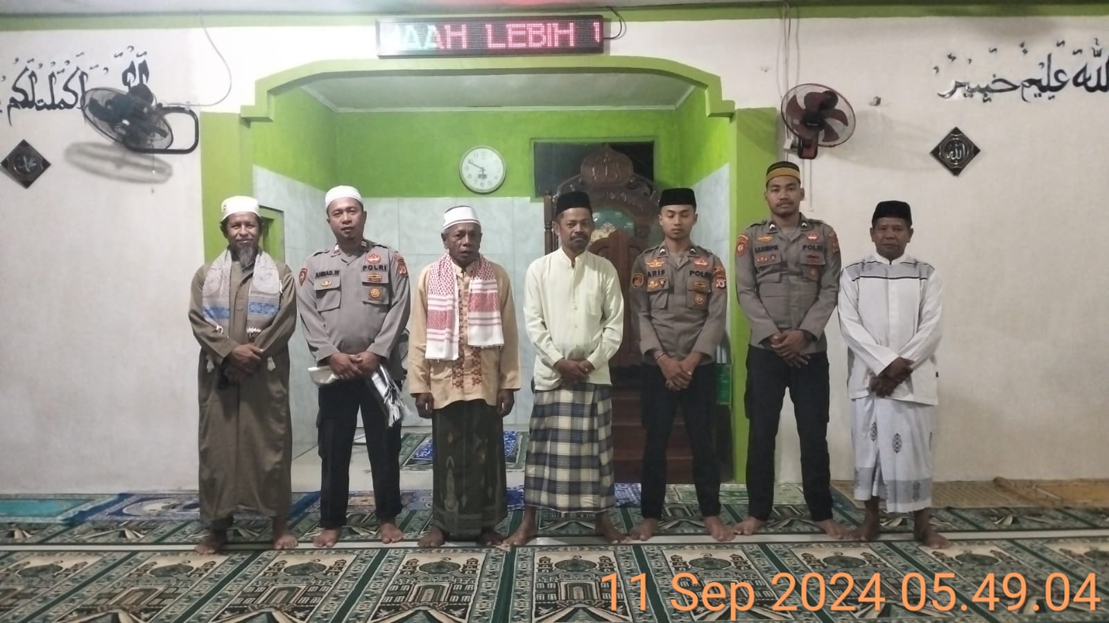 Polsek Leksula Laksanakan Sholat Subuh Keliling Di Kecamatan Leksula