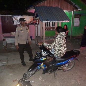 Pastikan Keamanan Warga, Polsek Taniwel Polres Seram Bagian Barat Gelar Patroli Malam.